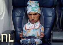 SNL: Dítě v letadle
